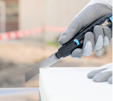 The new SECUMAX 383 from MARTOR safety knife and cutter in one